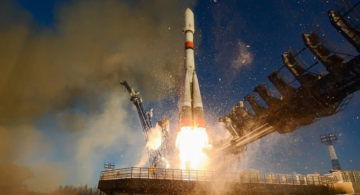 Перше відео роботи ЗРК HAWK в Україні, ракета "Союз" з ФАБ-9000, український робот-камікадзе та інші новини тижня