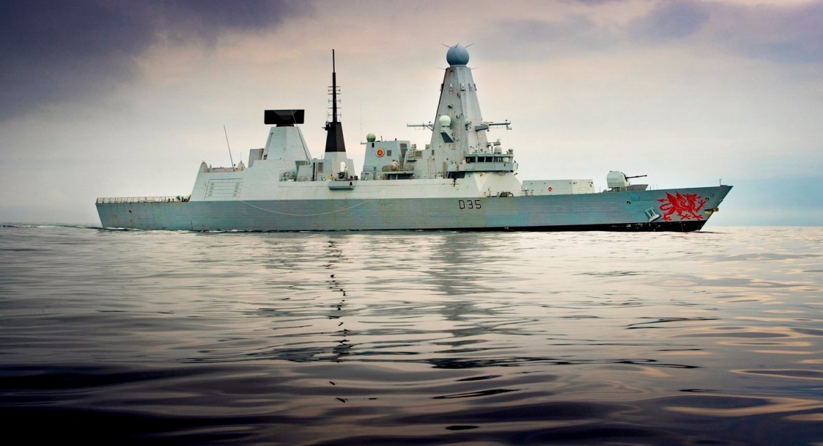 HMS Dragon (всі фото: UK MoD)