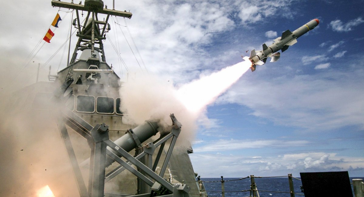 Пуск ракети Harpoon, фото ілюстративне, автор – Lieutenant Bryce Hadley, U.S. Navy