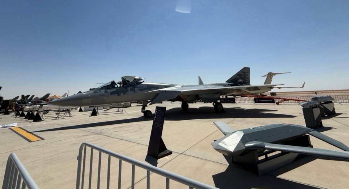 Демонстрація С-71К "Ковер" та Су-57 на експозиції в Ель-Аламейні, вересень 2026 року