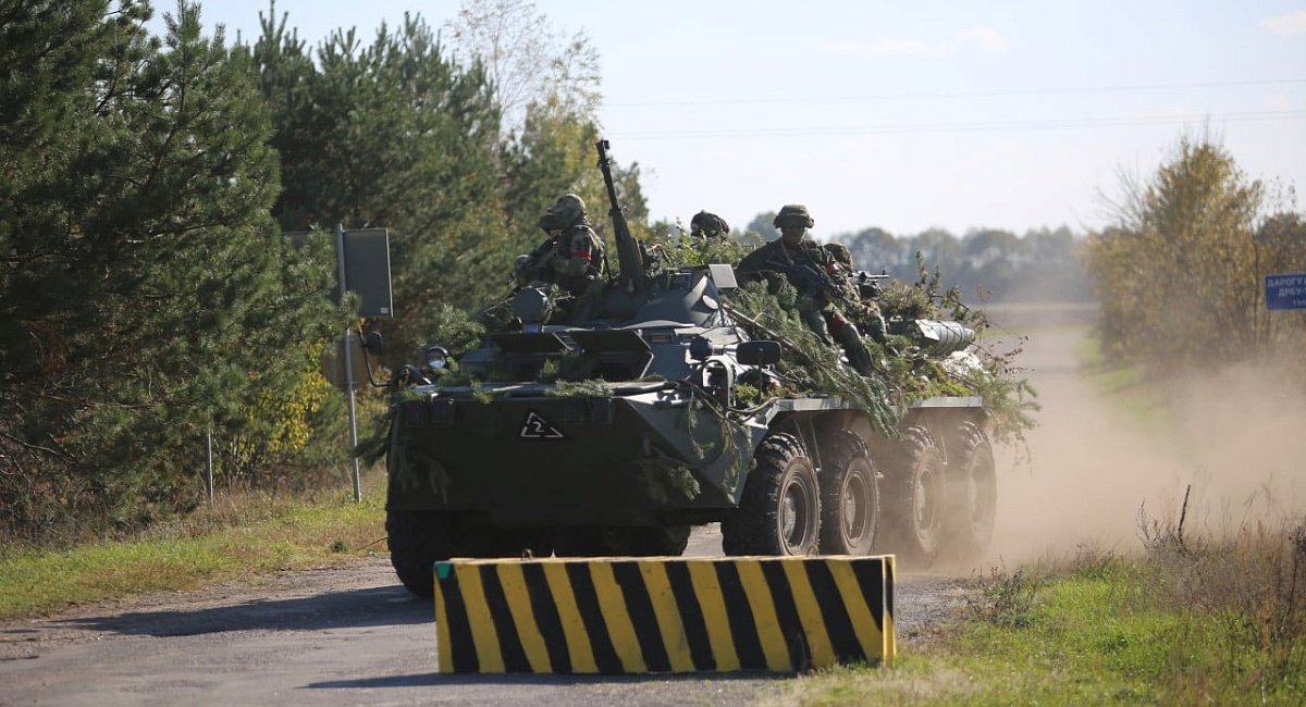 Армія Білорусі вже нанесла на свою техніку новий тактичний знак