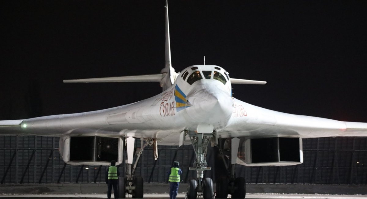 Розмістити Ту-160 у зоні ураження ракет повітря-повітря - геніальне рішення Кремля