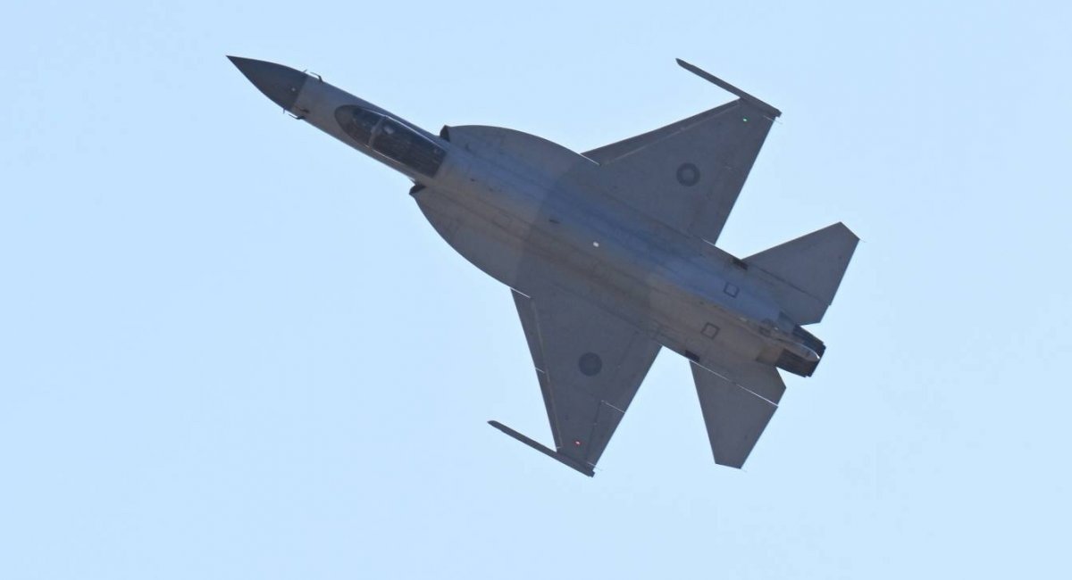 Схоже, що 16 JF-17 на заміну МіГ-29 з України Азербайджану виявилось мало, і там замовили 40
