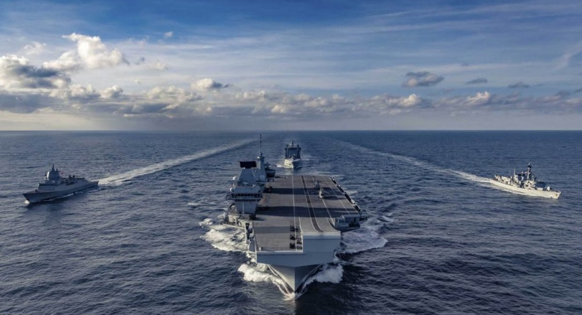 Британський авіносець HMS Queen Elizabeth був спущений на воду в липні 2014 року та введений у стрій британського флоту в грудні 2017 року