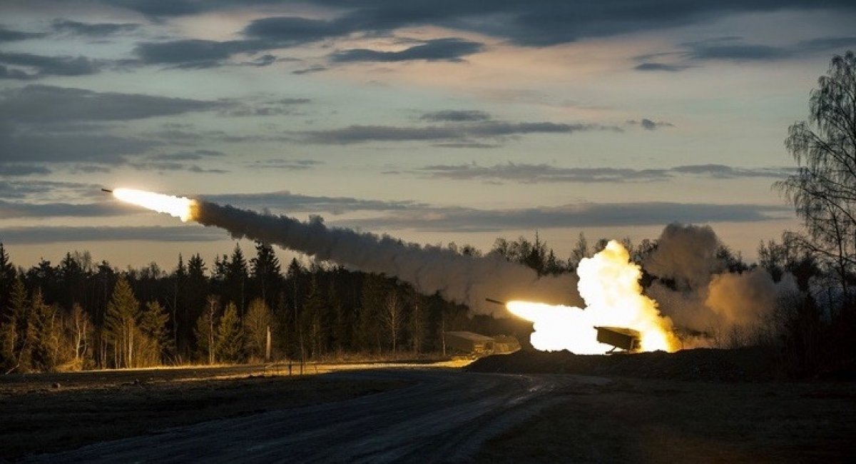 Ракетні системи M270A1 армії США ведуть стрільбу в Естонії, ілюстративне фото з відкритих джерел
