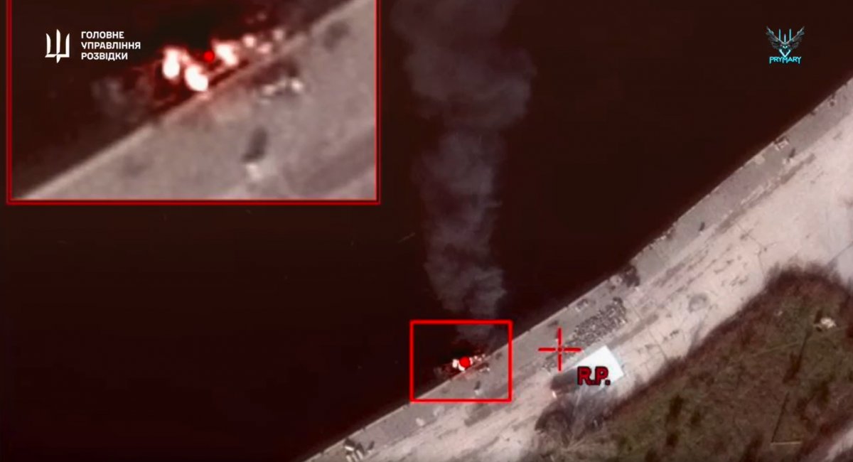 Палаючий десантно-транспортний катер проєкту 02510 "БК-16" на супутникових знімках пілся ураження на пристані поблизу н. п. Новоозерне у т. о. Криму. Кадр з відео