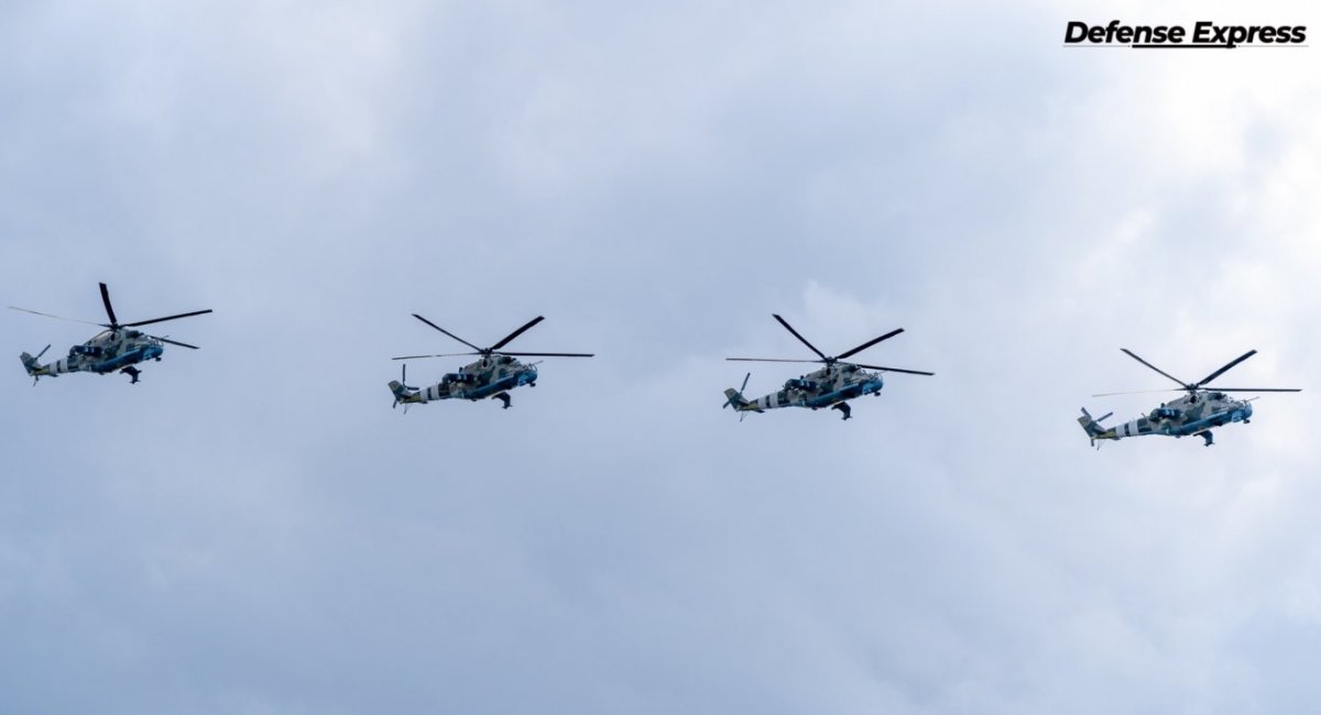 Українські вертольоти мають дві білих полоси на хвості