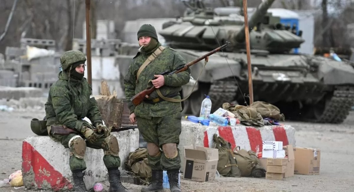 Треба більше "гарматного м’яса": РФ хитрістю виманює людей на війну