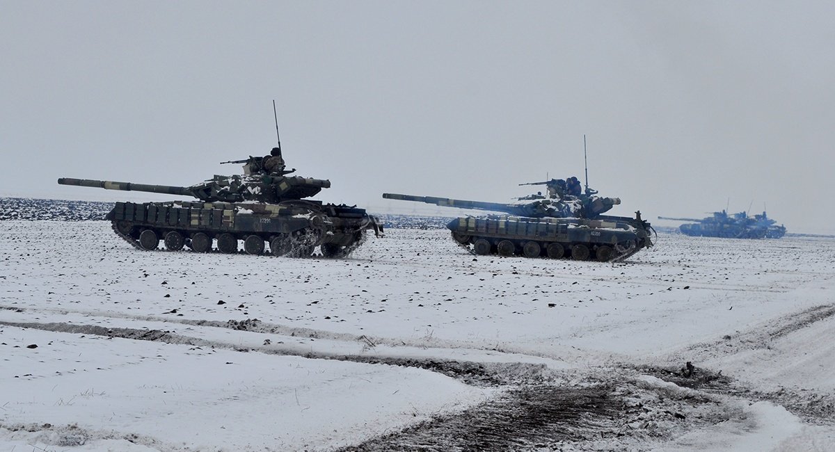 Наші військові готуються до відбиття атаки танків противника із окупованого Криму, фото з відкритих джерел