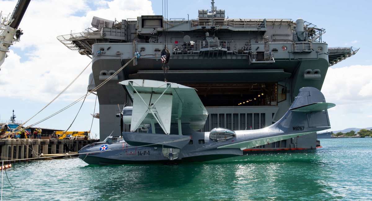 Встновлення музейного експонату PBY Catalina на USS Essex (LHD 2), всі фото: US DoD