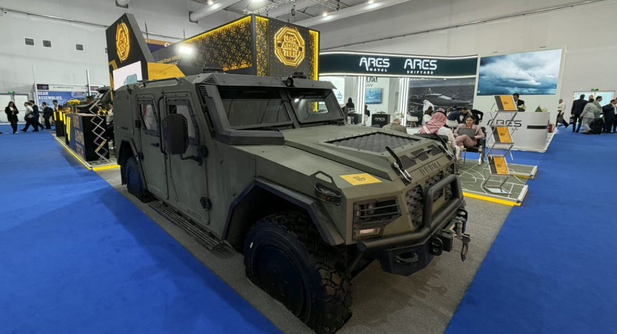 Бронеавтомобіль DESNA на виставці WDS 2026. Фото: "УкрАрмоТех"