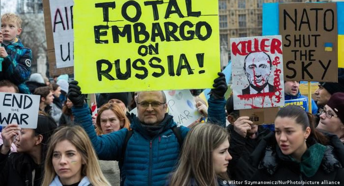 Посилення санкцій проти Росії має включати повне ембарго на російські енергоносії