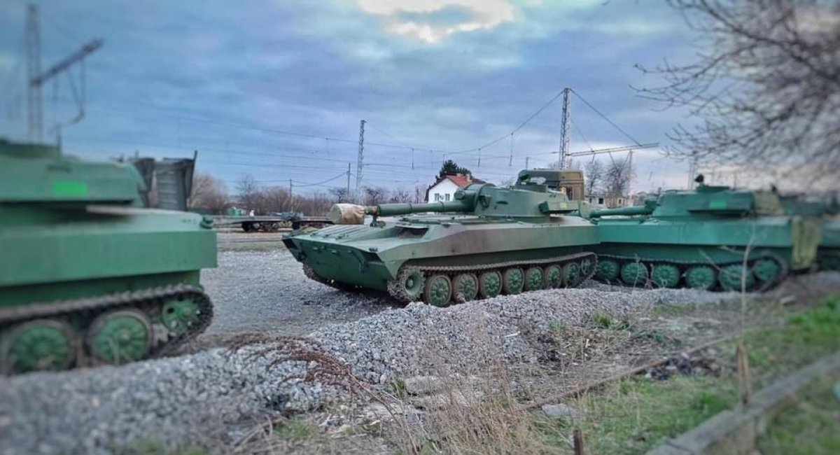 Розконсервація болгарських САУ 2С1 "Гвоздика", весна 2024 року, ілюстративне фото з відкритих джерел