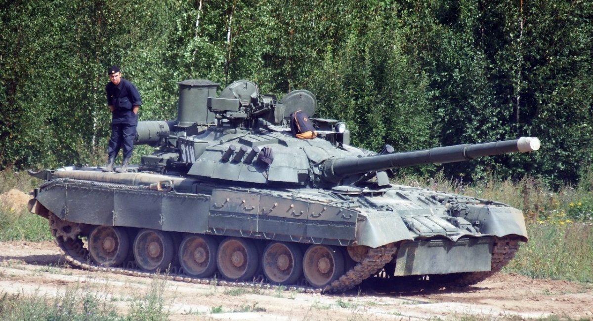 Російський танк Т-80УЕ-1, ілюстративне фото довоєнних часів