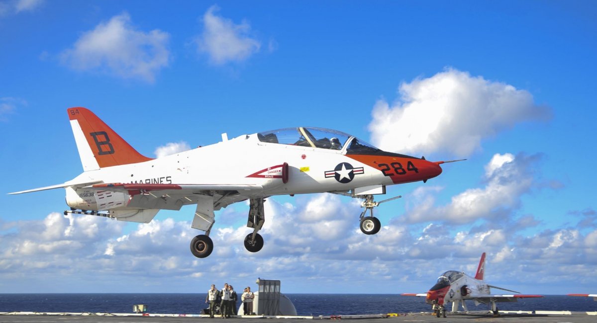 Після 6 років роздумів і затримок у ВМС США розпочали конкурс на заміну T-45, які є чотири основні варіанти