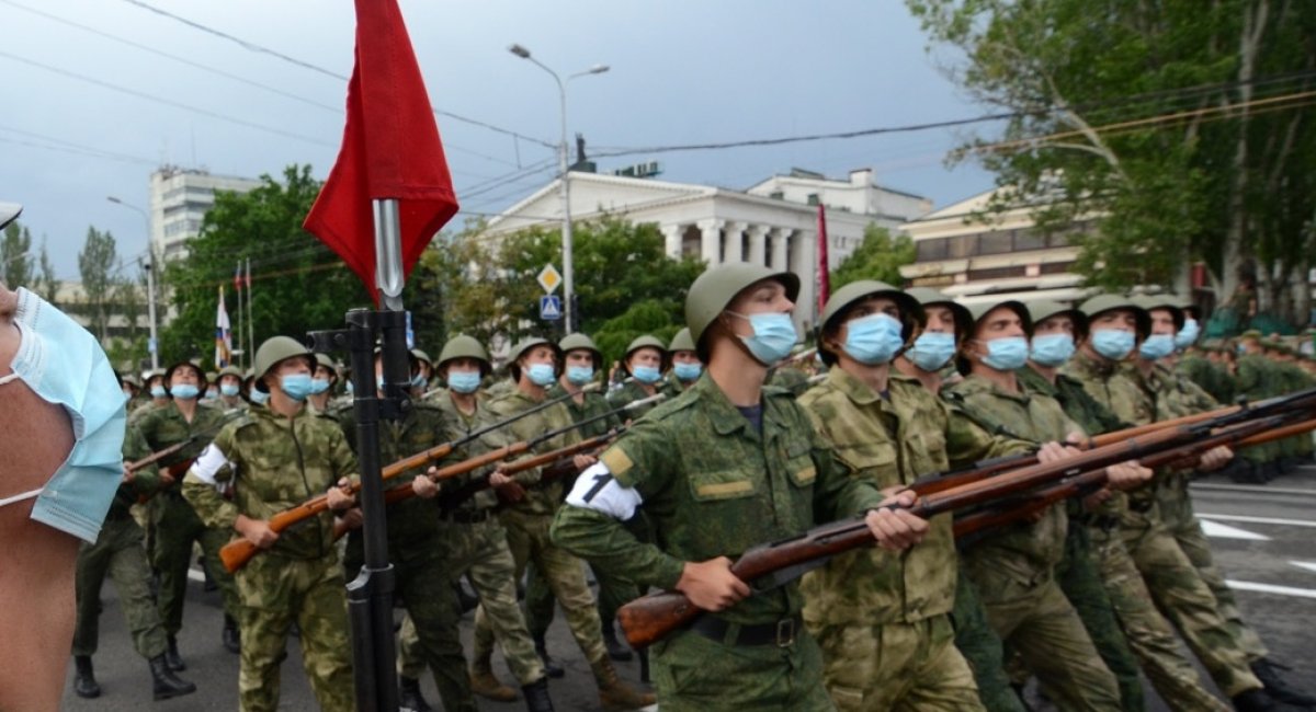 Попри загрозу розповсюдження COVID-19, в Донецьку та Луганську планують провести паради - за вказівкою з Москви