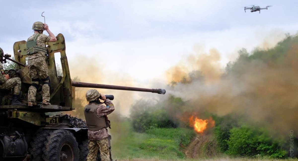  Бійці ЗСУ ведуть вогонь із гармати С-60, фото – Генштаб Збройних Сил України