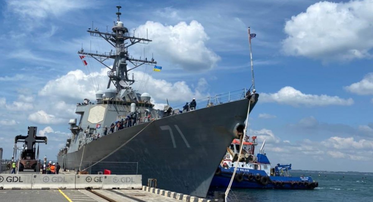 Есмінець USS Ross (DDG -71) взагалі не покидав акваторію Одеського порту 