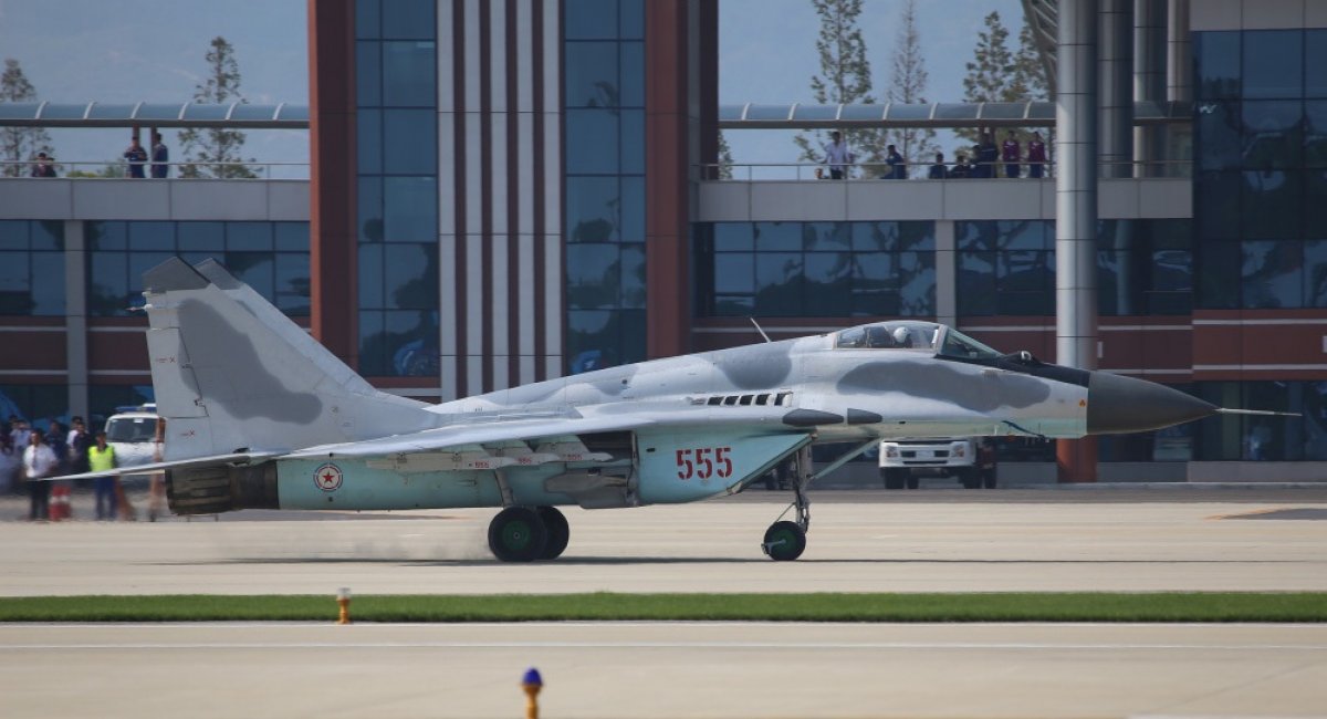 Демонстрація МиГ-29 на авіашоу Північної Кореї у вересні 2016 року, фото - shashapak2