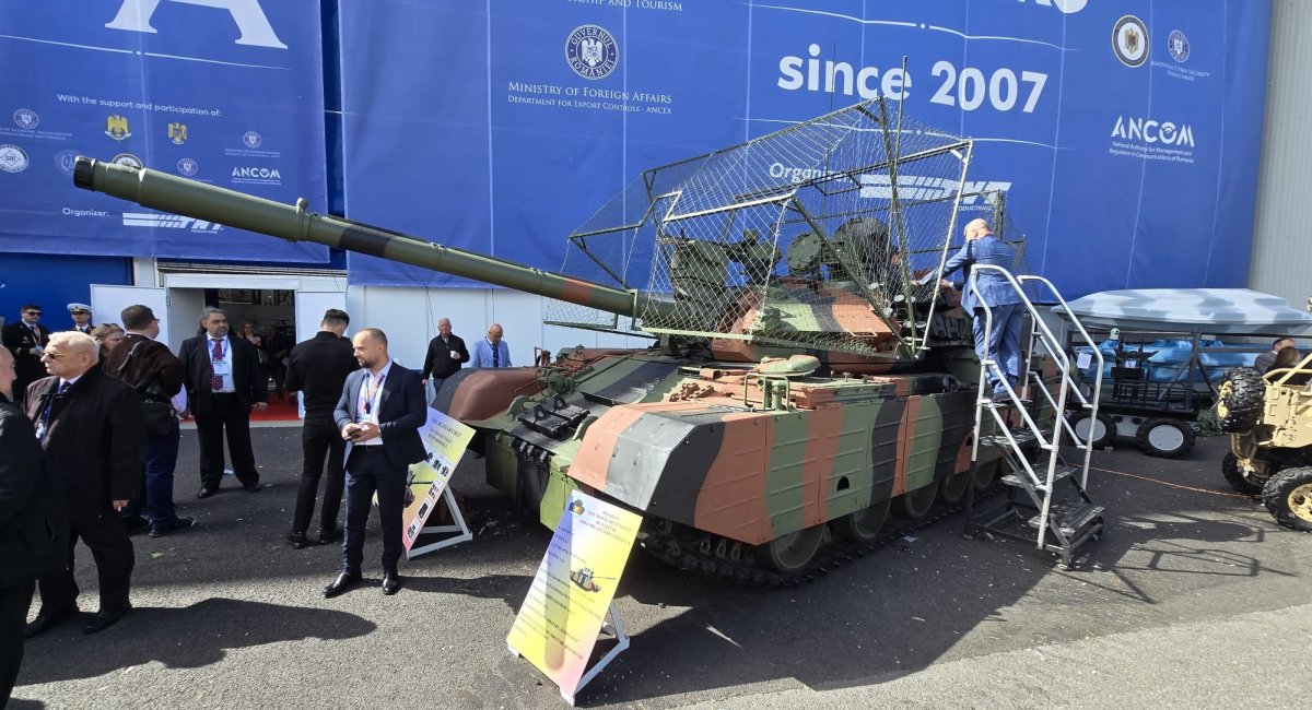 Модернізований TR-85M1R з антидроновим захистом типу "капюшон". Фото - Jakub Link-Lenczowski / видання MILMAG