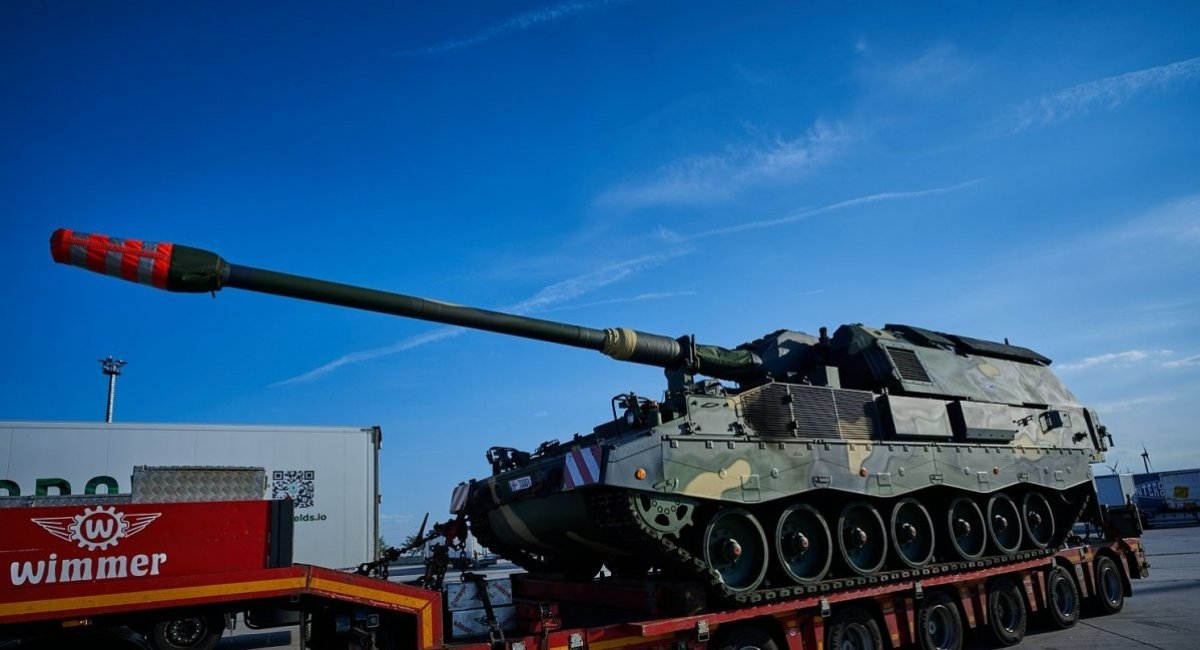 Доставка перших двох САУ PzH 2000 для угорської армії, серпень 2022 року, фото – збройні сили Угорщини