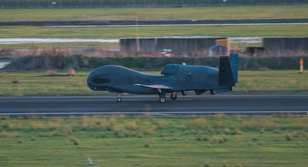 Ілюстративне зображення стратегічним розвідувальним БПЛА RQ-4 Global Hawk. Фото - DoW