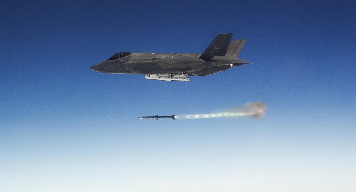 Пуск AIM-120 AMRAAM з F-35A