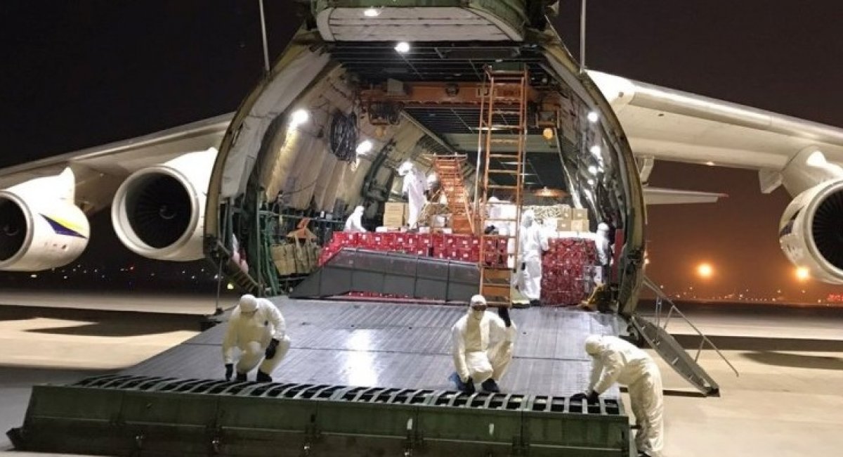 НАТО  літаком Ан-124  доставив меддопомогу Чехії  