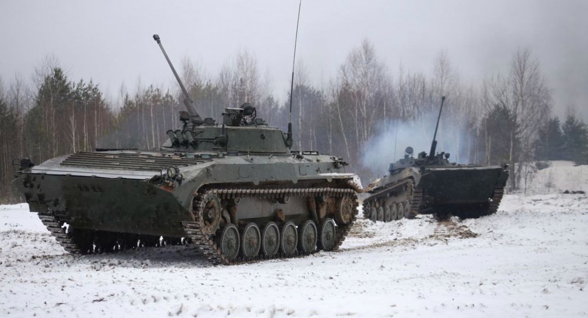 Білорусь у рамках "перевірки бойової готовності" перекинула на кордон з Литвою десятки БМП та іншої техніки