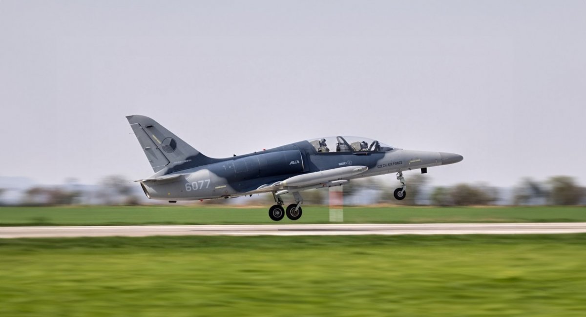 Навчально-бойовий літак L-159T чеських ВПС, ілюстративне фото від Armada CR
