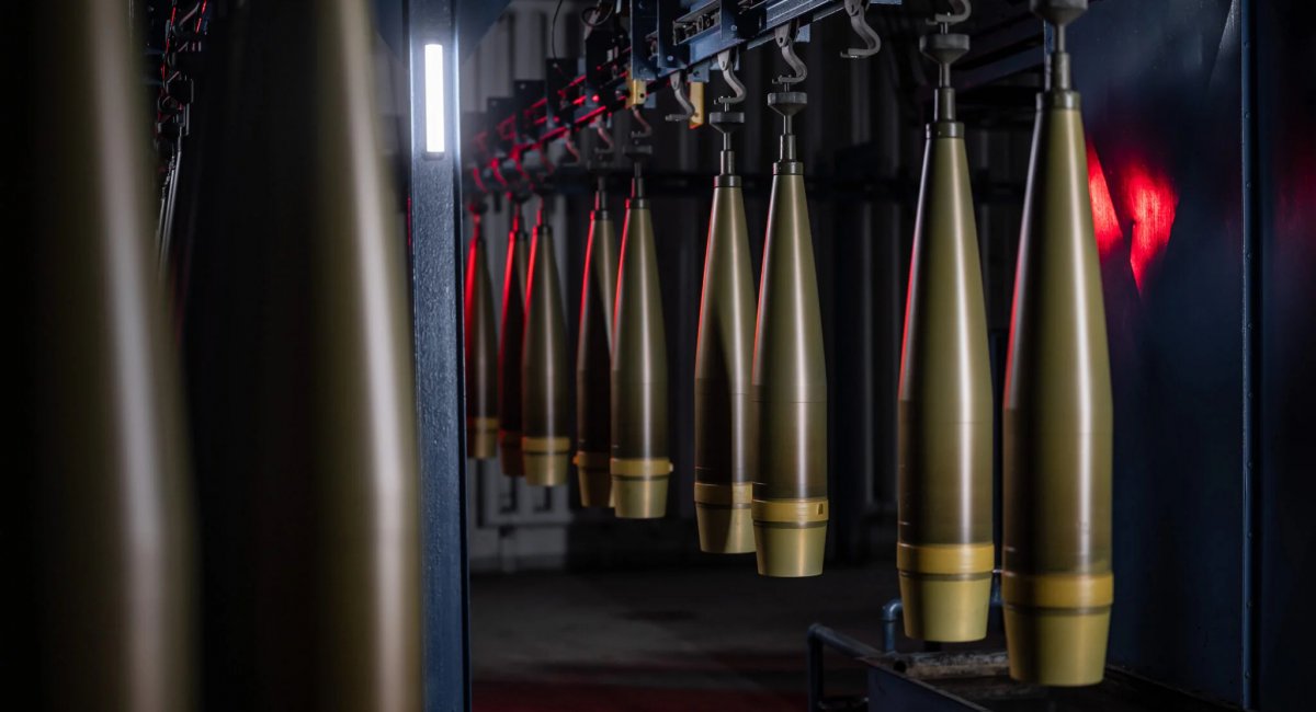 Виробництво 155 мм артилерійських боєприпасів компанією ZVS. Фото: MSM