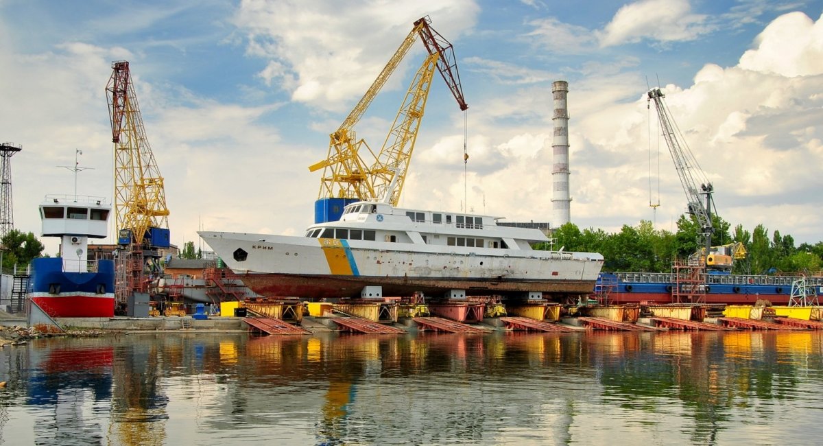 Корабель Морської охорони ДПСУ проекту 1360 "Крим" на "Нібулоні"