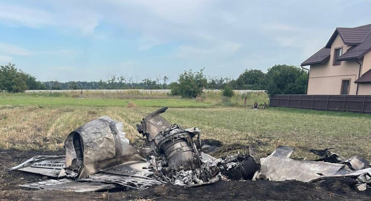 Уламки літаків L-39 на місці катастрофи на Житомирщині, фото – прес-служби ДБР