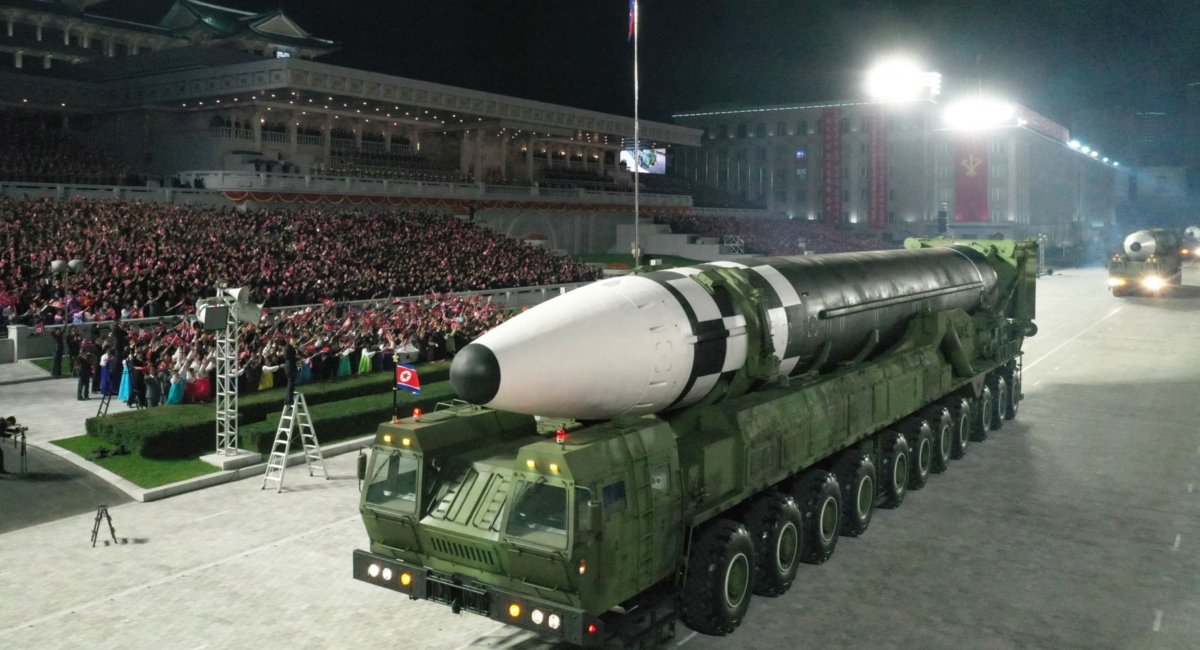 Парадна демонстрація північнокорейських МБР типу Hwasong-17, ілюстративне фото з відкритих джерел