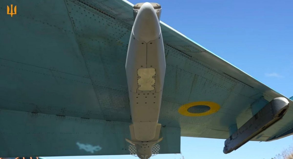 ADM-160 MALD під крилом українського Су-27. Кадр з відео