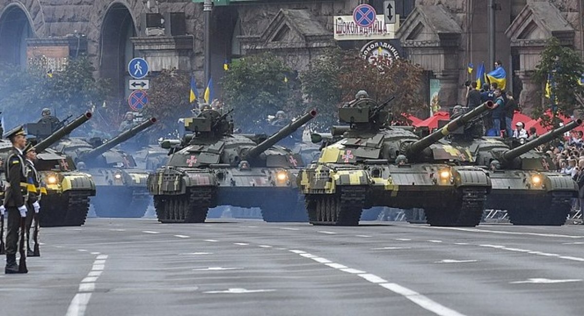 Танки «Булат» на Параді до Дня Незалежності України у Києві, 2016 рік / Фото: Wikipedia