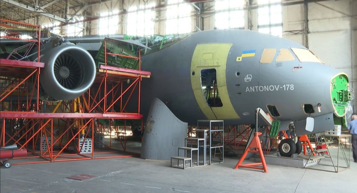Дослідний зразок Ан-178-100Р (сн 001) в цеху ДП "Антонов" станом на кінець серпня 2021 / Фото: Апостроф TV