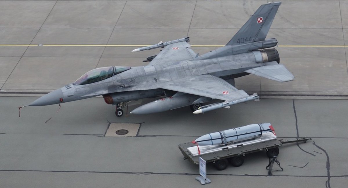Польський F-16 з крилатою ракетою JASSM, фото - Łukasz Pacholski
