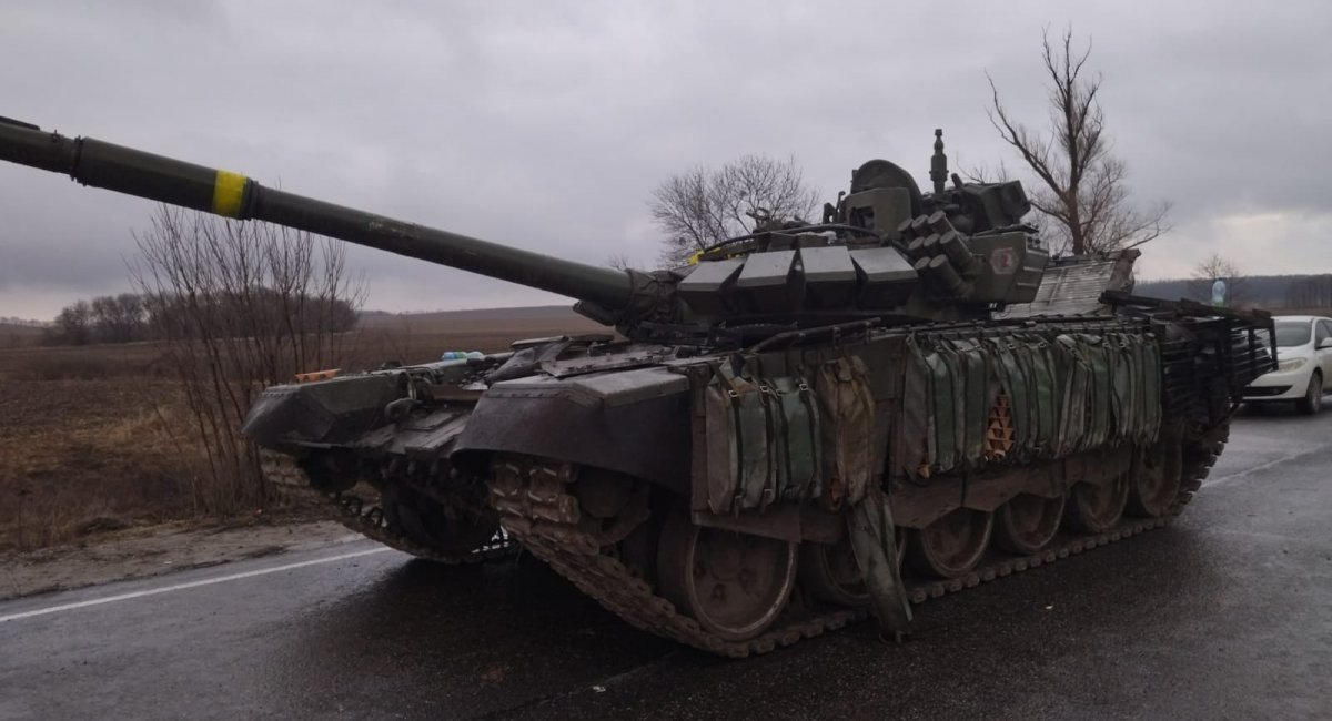 Як завести та угнати кинутий рашистами танк Т-72 (відео)
