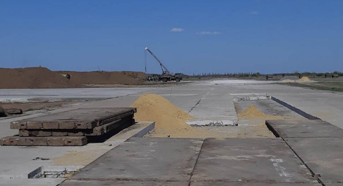 Відновлювальні роботи на одному з військових аеродромів Збройних сил України 2020 рік