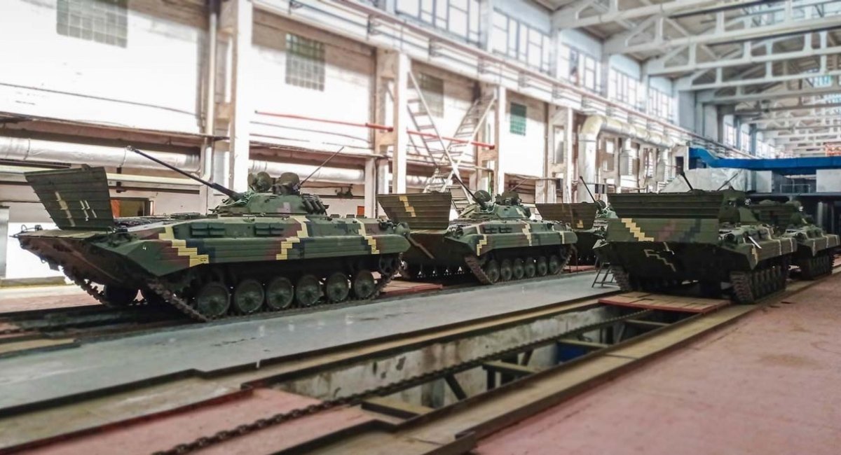 Модернізовані на цьому підприємстві БМП-2 для потреб Збройних Сил України, березень 2021 року