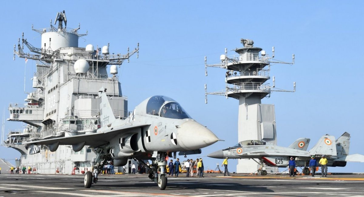 Індія прагне за допомогою палубної авіації досягти переваги над флотом Китаю