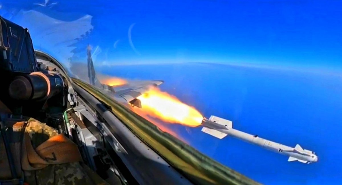МіГ-29 Повітряних сил ЗСУ під час пуску ракети класу "повітря-повітря" Р-73 на навчаннях у вересні 2021 року