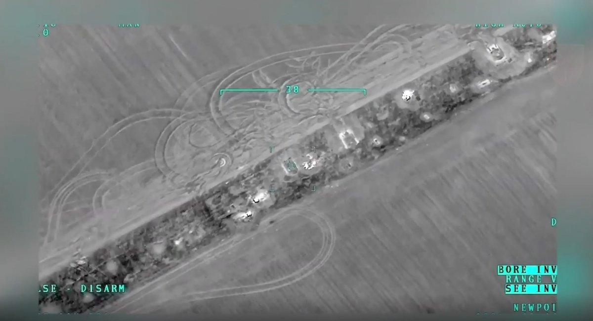 Нове відео як Bayraktar TB2 нищить окупантів: коригування артилерії та високоточне полювання