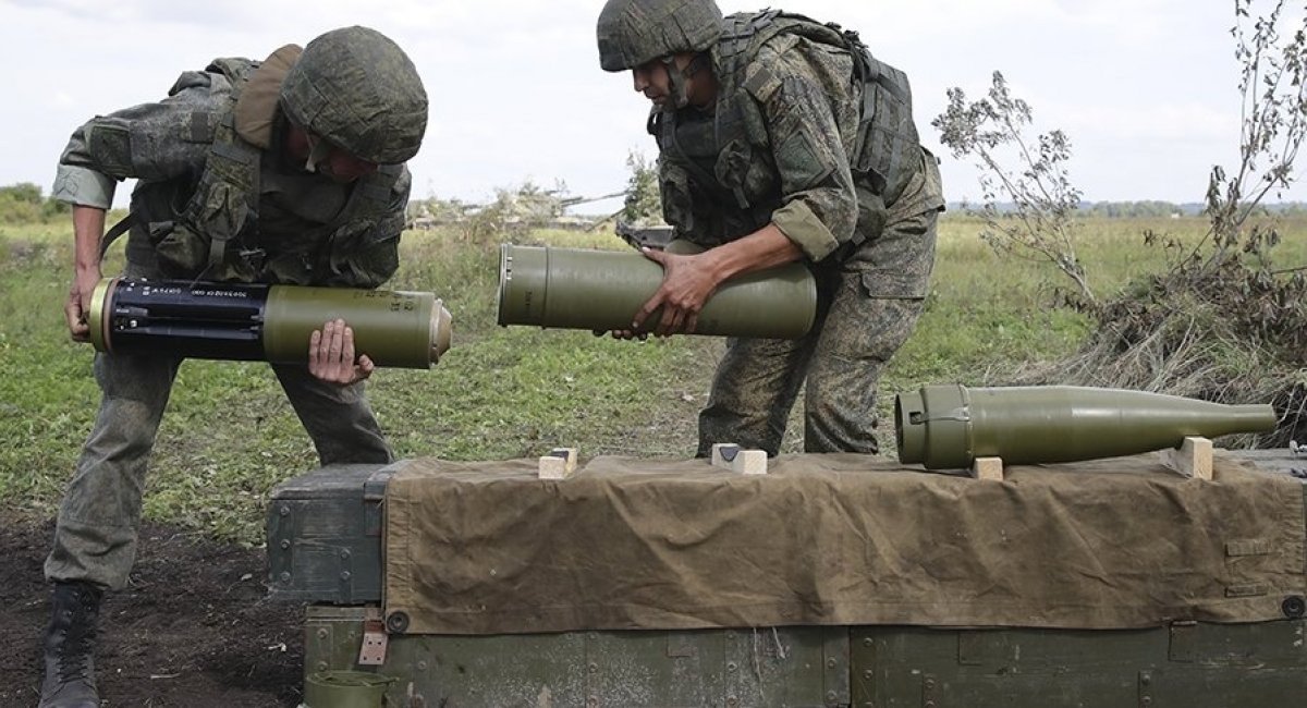 Російські окупанти готуються до стрільби снарядом "Краснополь", ілюстративне зображення з відкритих джерел