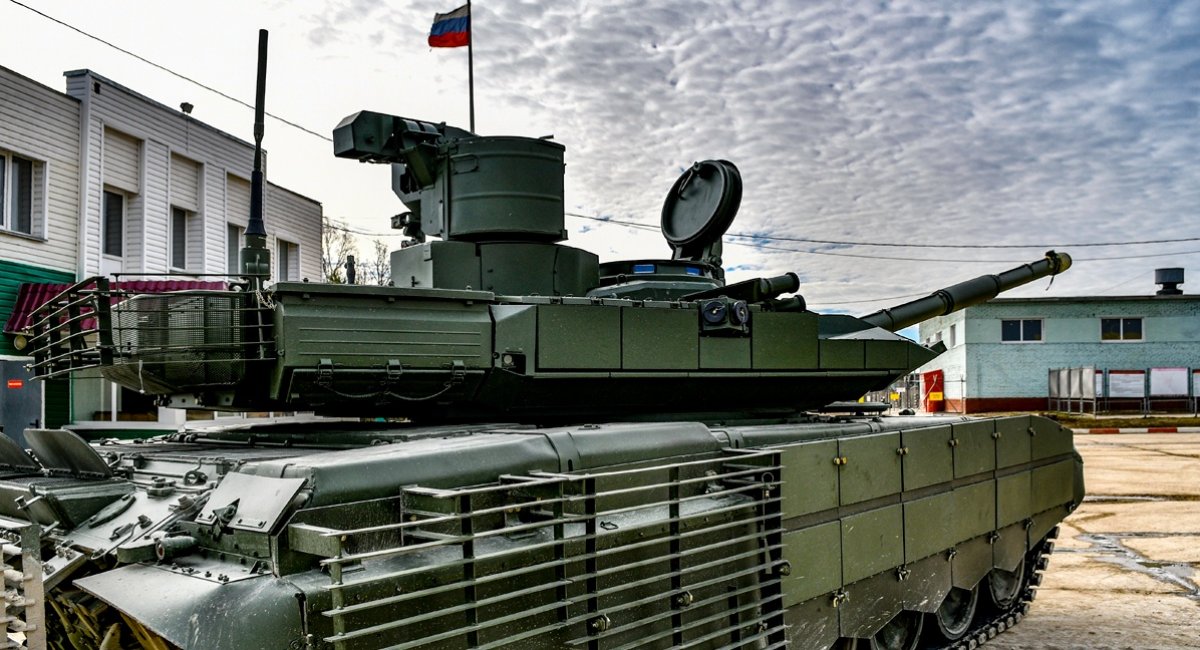 Рашисти засвітили Т-90М "Прорив" у VIP версії: коли мізків вистачає лише на мародерство