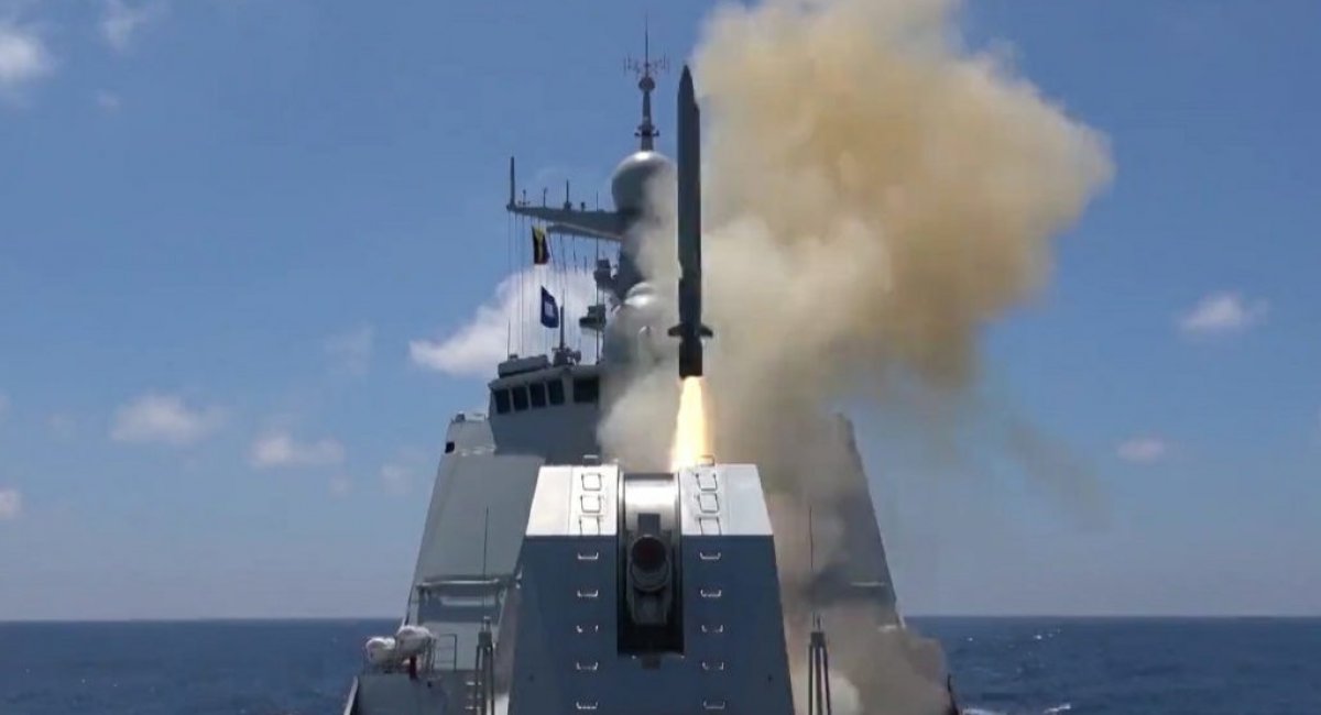 Такою ракетою флот КНР може уражати морські цілі на відстані до 250  кілометрів