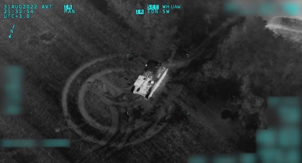Bayraktar TB2 вийшов на полювання за рашистами: довгоочікувані відео з високоточними ударами дронів