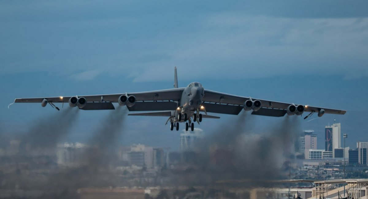 Стратегічний бомбардувальник B-52. Фото - US DoW