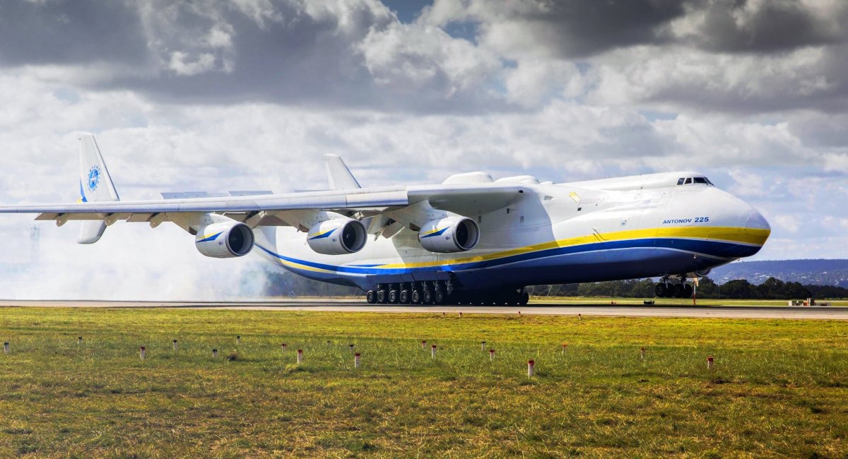 Найбільший у світі транспортний літак Ан-225 "Мрія"